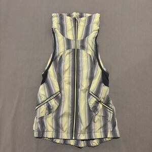 Lululemon Run Reflection Vest Size 2 Stripe Outdoor Hiking Running